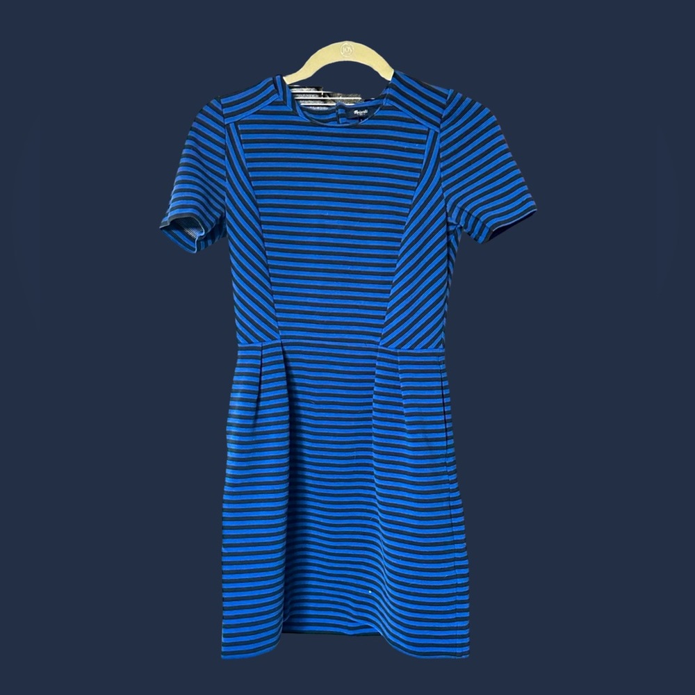 Short-sleeve Madewell dress with pockets! Comfy and great to dress up or down!
